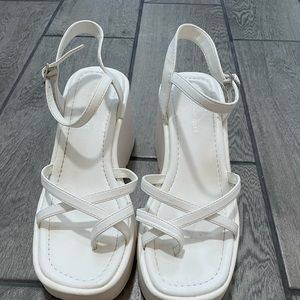 Used Madden Girl White Chunky Heels Woman’s Size 8.5